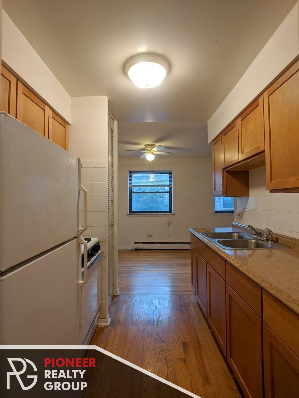 Building Photo - 502 W Briar Pl