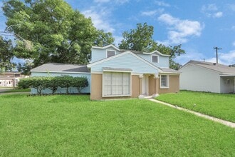 Building Photo - 2513 Leslie St