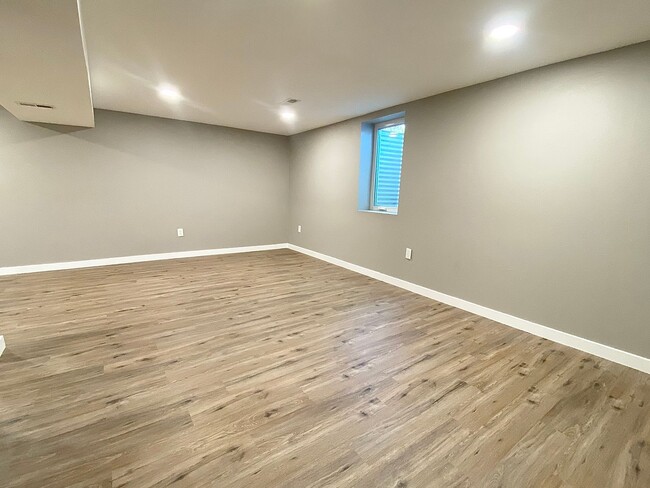 Building Photo - Spacious & Updated Home in Lakewood!-Open ...