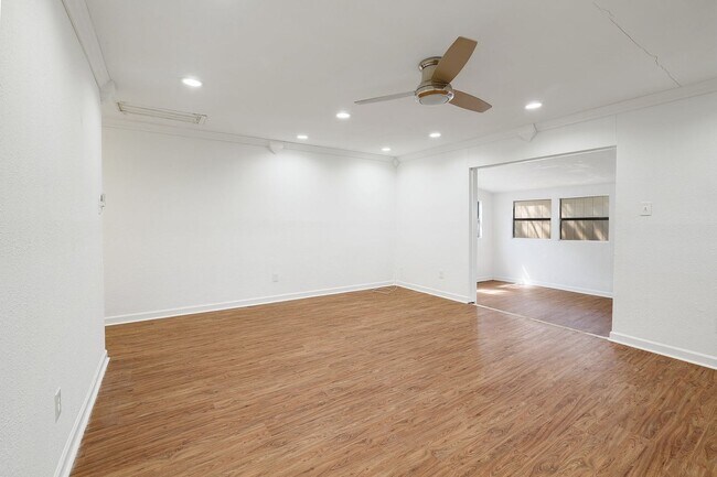 Building Photo - Spacious 3/2 home in South Austin