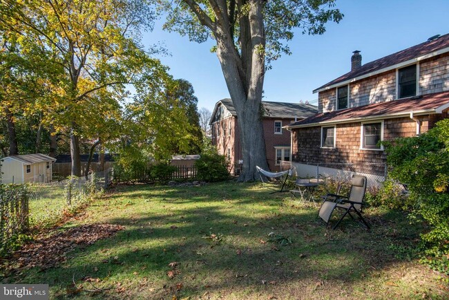 Building Photo - 404 S Jackson St