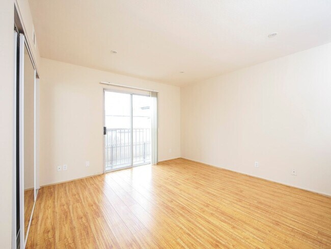 Floorplan - 5317-5311 Denny Ave