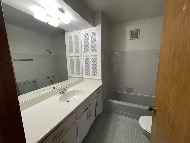 Building Photo - 8305 W Morgan Ave