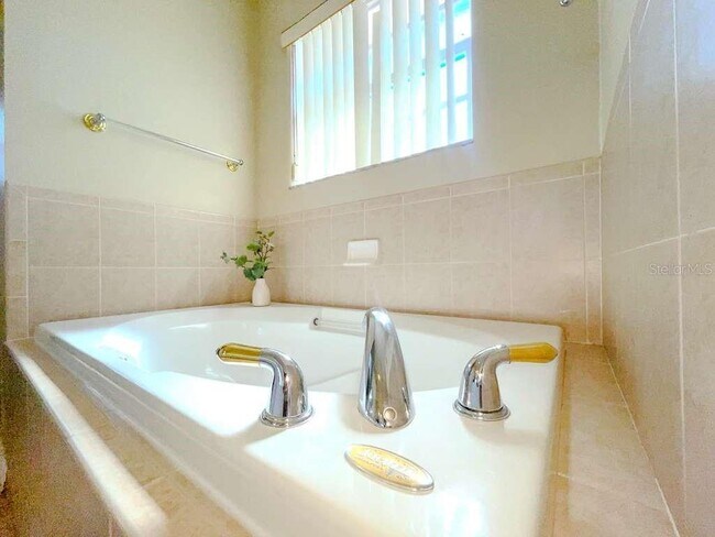 Building Photo - 241 Vista Loop