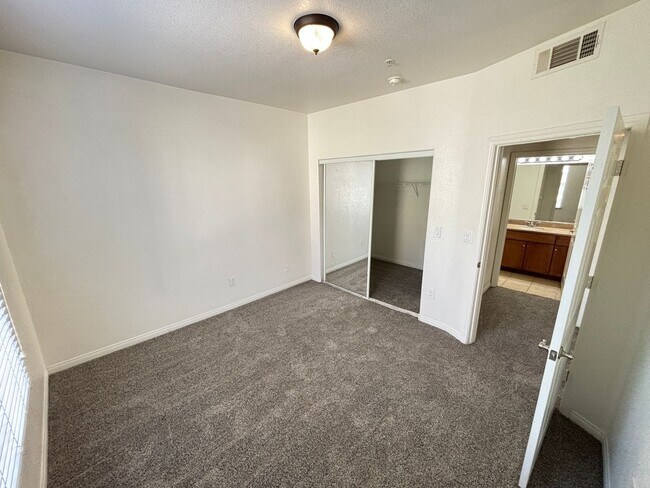 Building Photo - Gorgeous 1bed/1bath home nestled in a great area! MOVE IN SPECIAL $300 OFF First Months Rent!