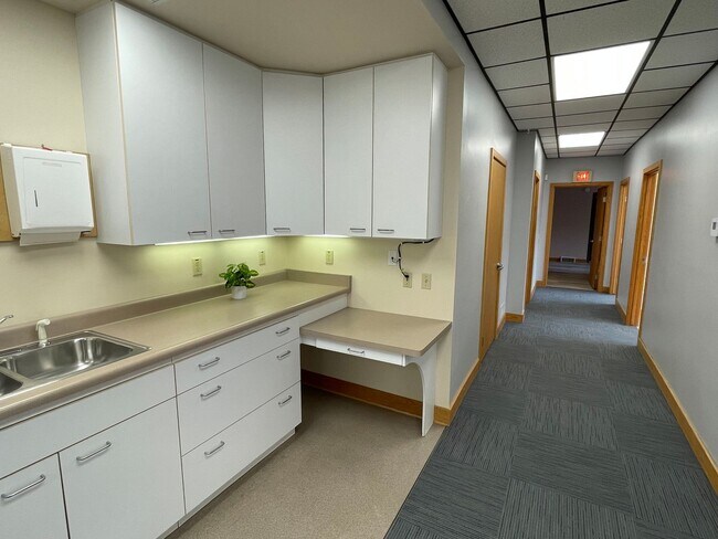 Building Photo - 1920 Monroe St