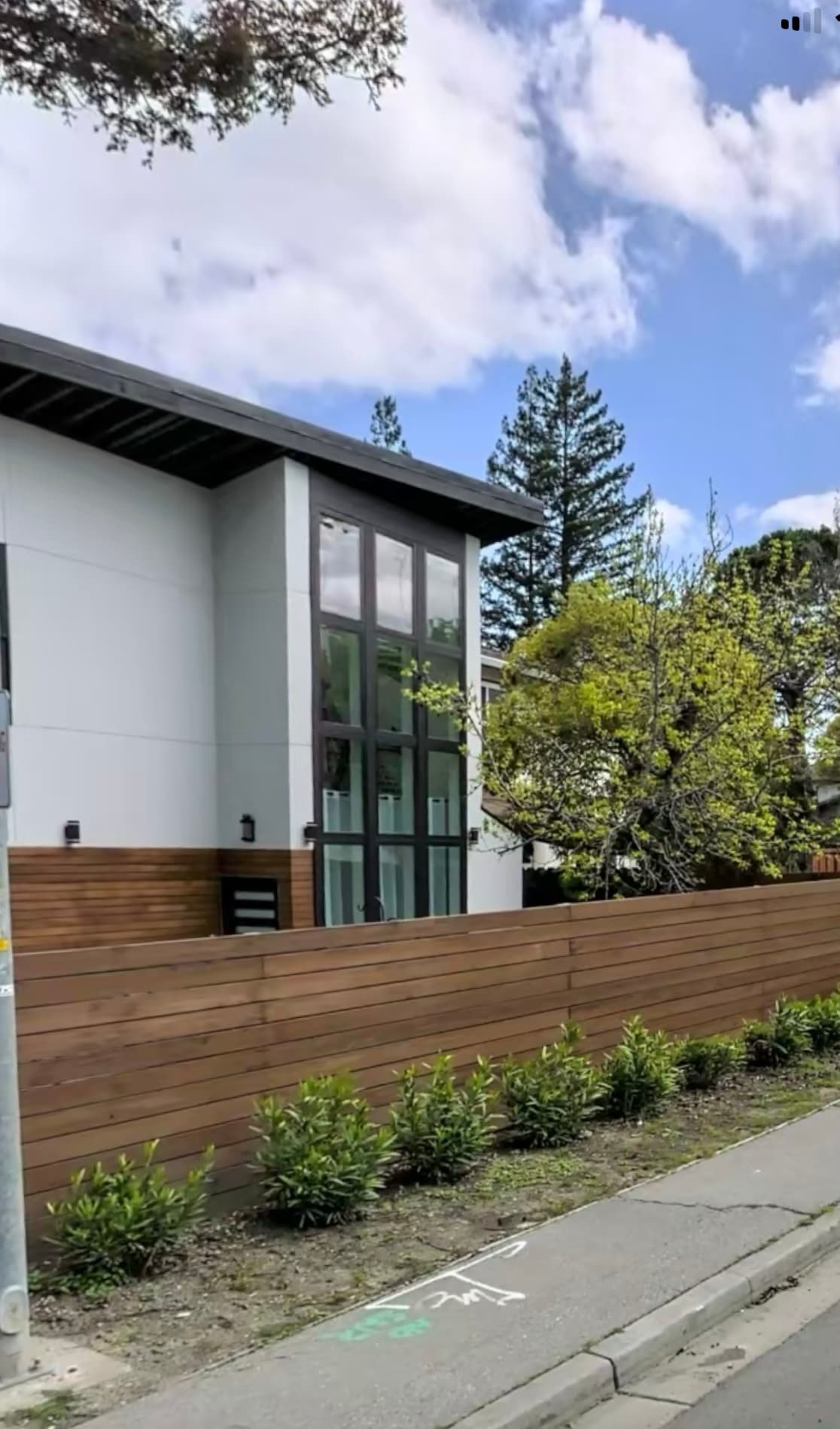 Building Photo - 2447 Alameda de las Pulgas