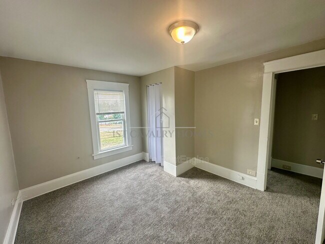 Building Photo - 555 Lumiere St