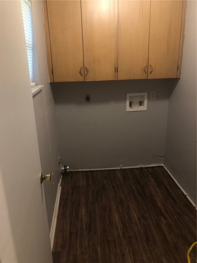 Building Photo - 302 E Benton St