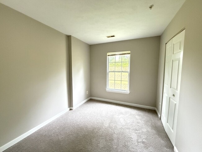 Building Photo - Updated 3-Bedroom Townhome in Aberdeen