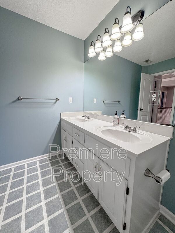 Building Photo - 13876 S Kaw St