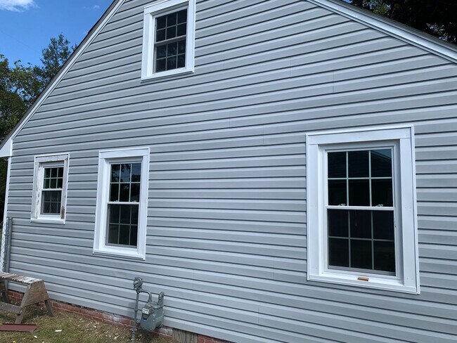 Building Photo - Like New Construction - Premium Finishes T...