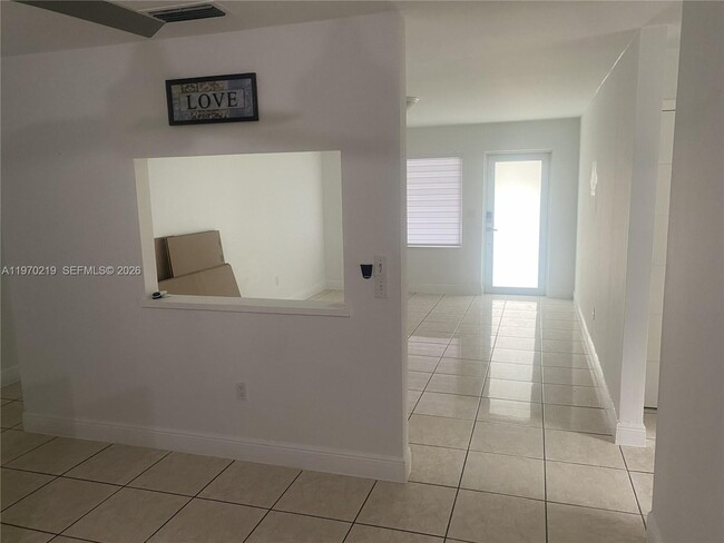 Building Photo - 3251 SW 67th Ave