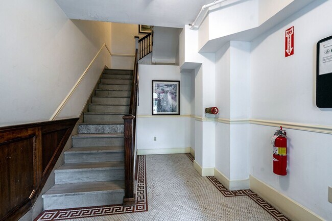 Building Photo - 1408 Beacon St