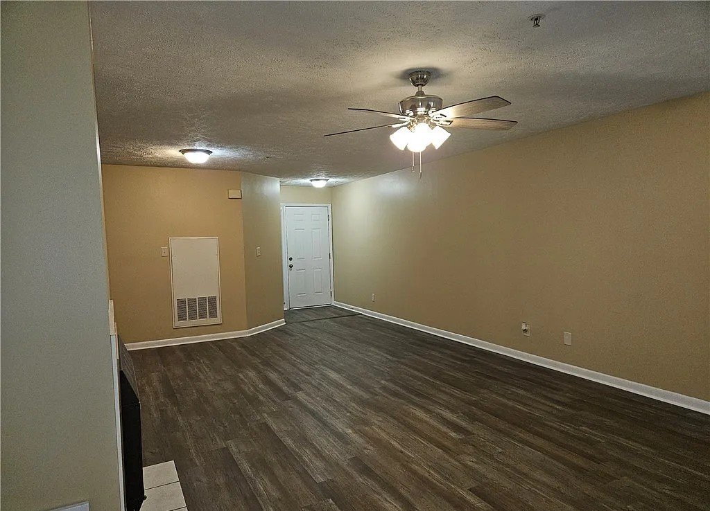 Building Photo - 3375 Galleria Dr