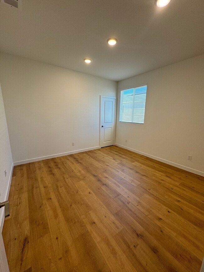 Building Photo - 1593 Broadstream Wy