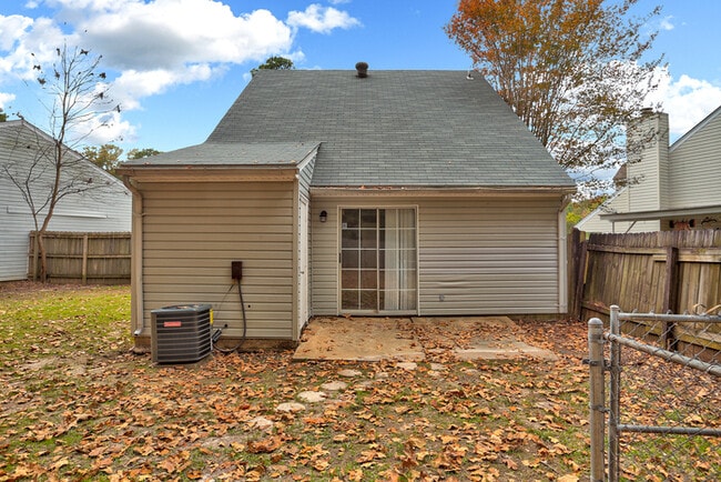 Building Photo - 324 N Grove Cir