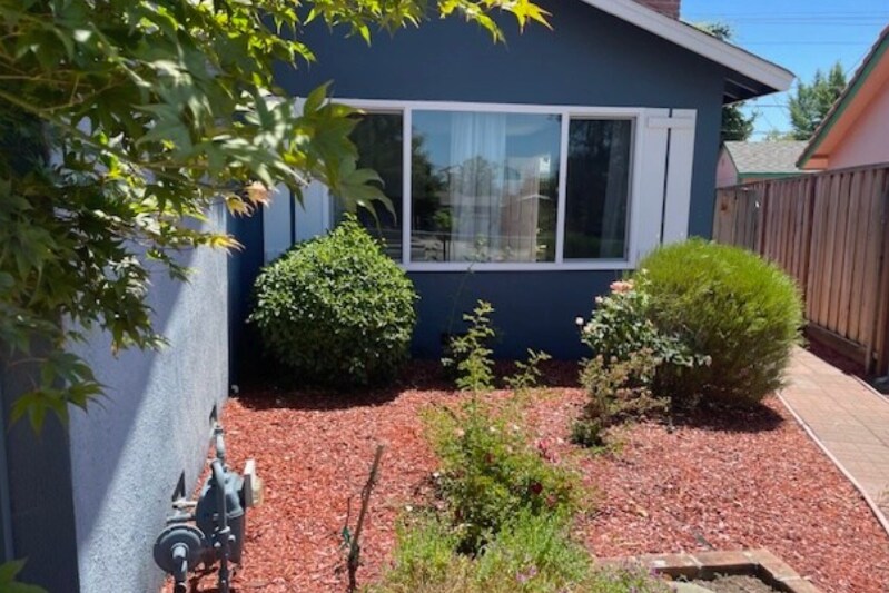 Building Photo - 1158 Pembridge Dr