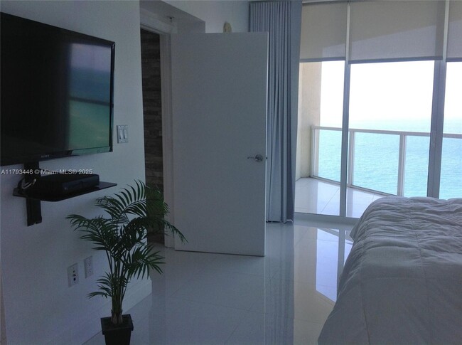 Building Photo - 16699 Collins Ave