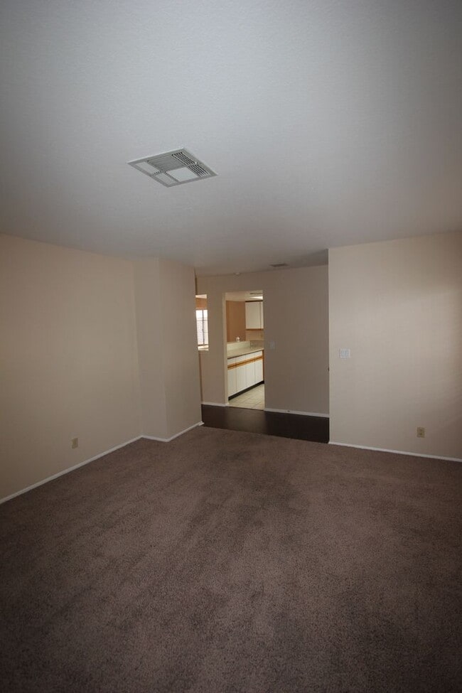 Building Photo - Lovely 2 Bed 2 Bath Downstairs Condo in Gr...