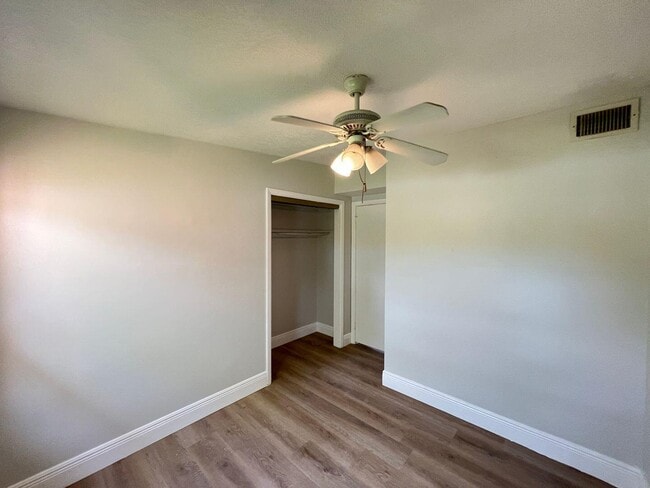 Building Photo - 6511 Seminole Dr