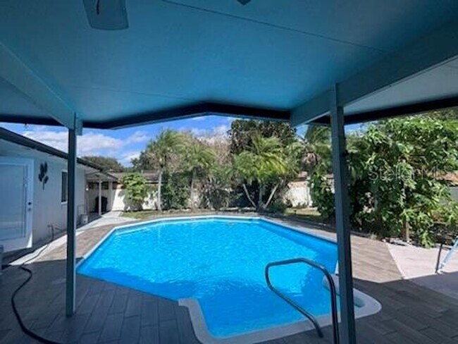 Building Photo - Auburndale Pool home