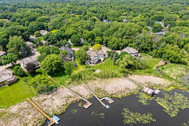 Building Photo - 6210 Deerwood Cir N