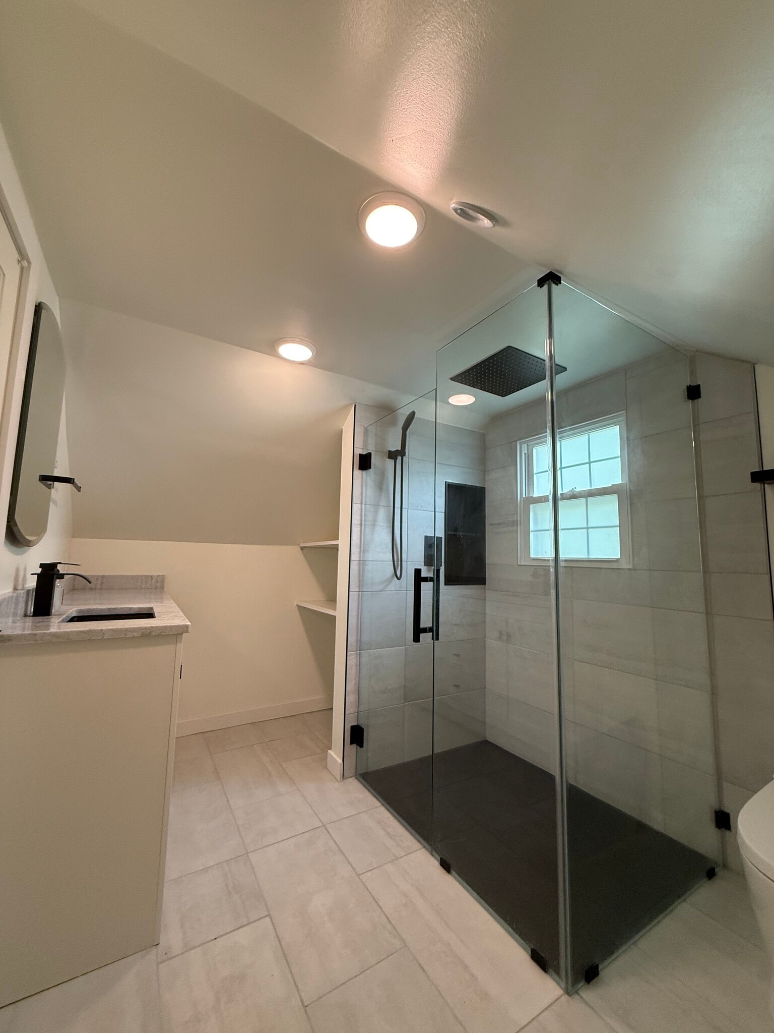 Top floor bathroom - 32 Mayflower Rd