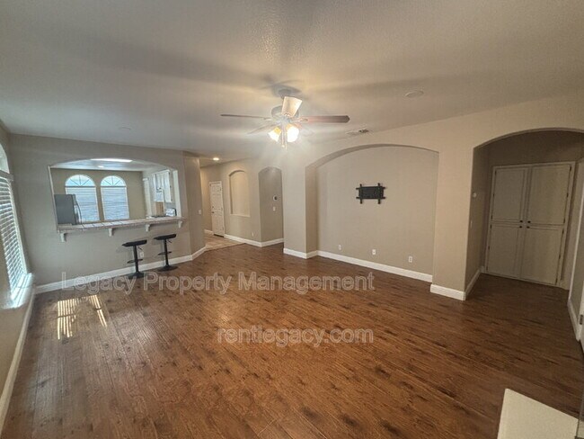 Building Photo - 1724 Magenta Dr