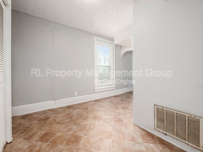 Building Photo - 2278 Indianola Ave