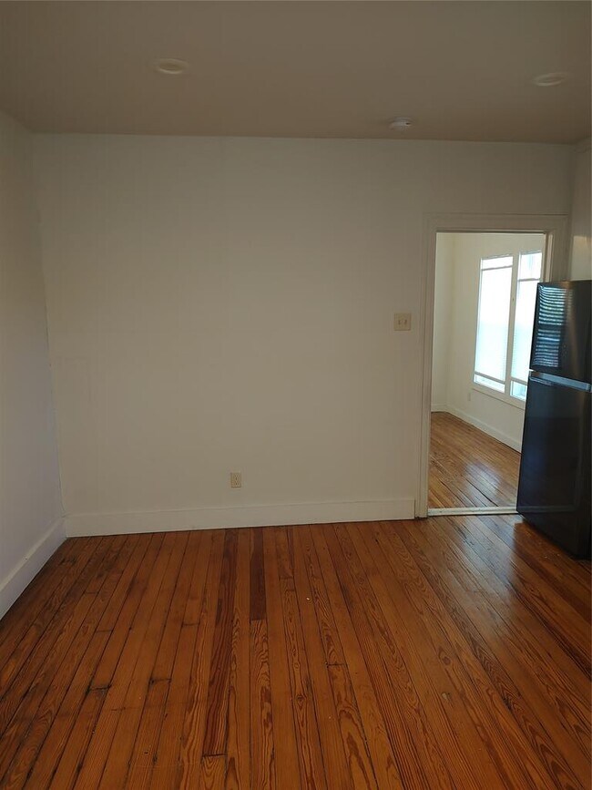 Building Photo - 2102 Yellow Jacket Ln