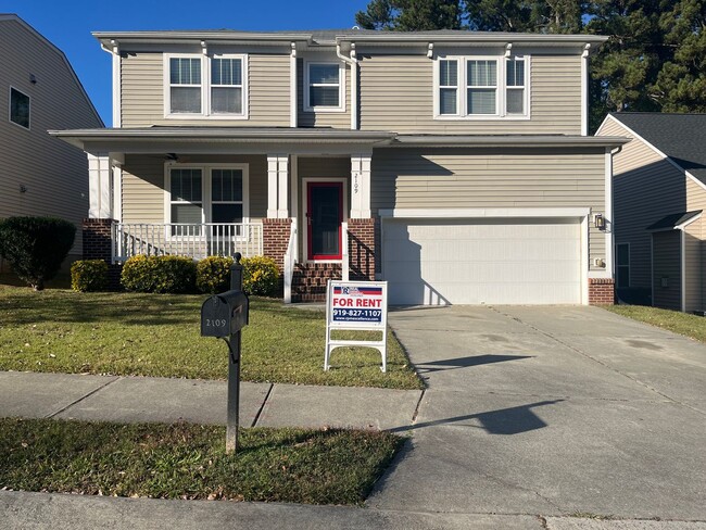 Building Photo - Spacious Residence In Durham, Near Highway...