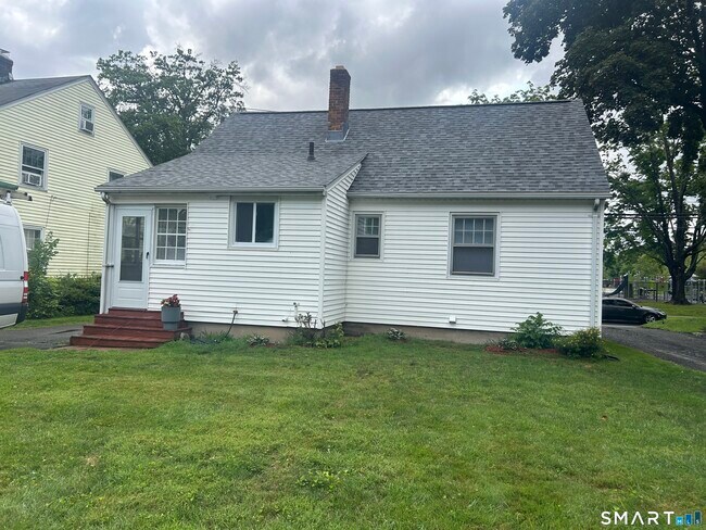 Building Photo - 406 Oakwood Ave