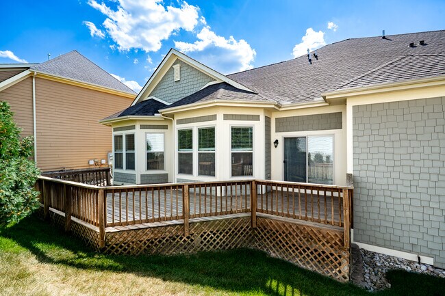 Building Photo - 208 Pointe Oakwood Way