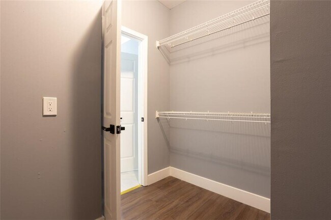 Building Photo - 4871 Pinnacle Dr