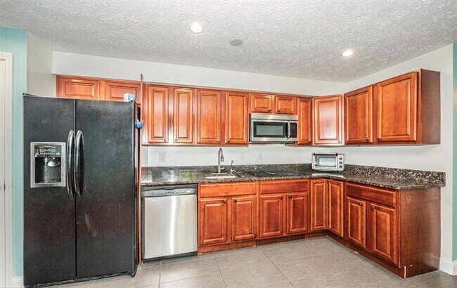 Building Photo - Very spacious beautiful 2bedroom Condo