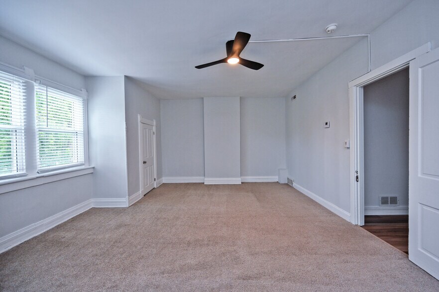 Building Photo - 2226 Kemper Ln