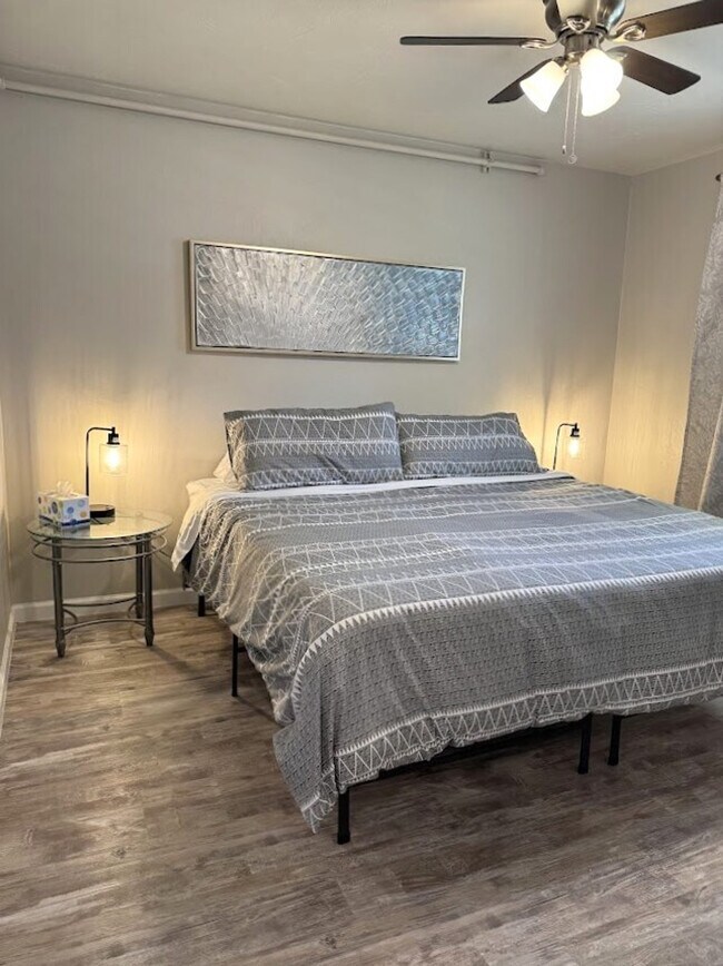 Building Photo - 826 W Weiland Ave