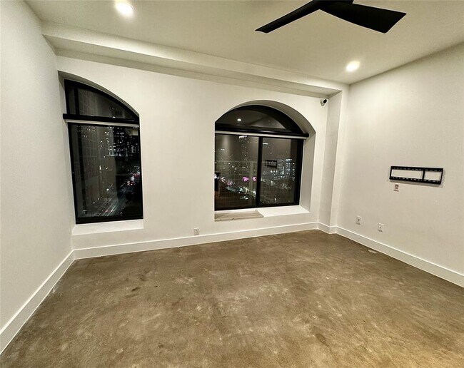 Building Photo - 507 Sabine St