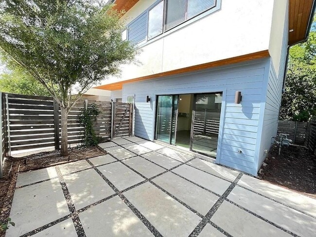 Building Photo - 2101 Montopolis Dr