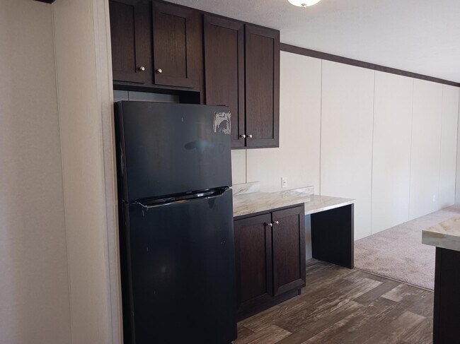 Building Photo - 60 Violet Dr