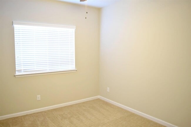 Building Photo - 215 Kendrick Pines Blvd