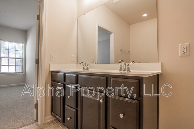 Building Photo - 24 Fairchild Way