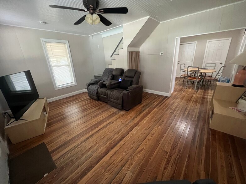 Building Photo - 716 Maryland Ave