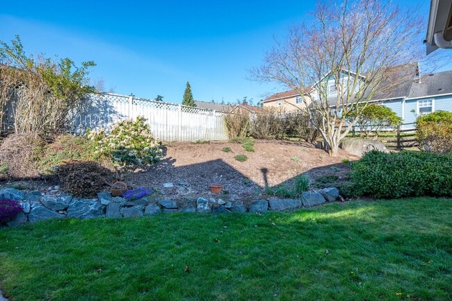 Building Photo - Single Level 3 Bed 2 Bath Home