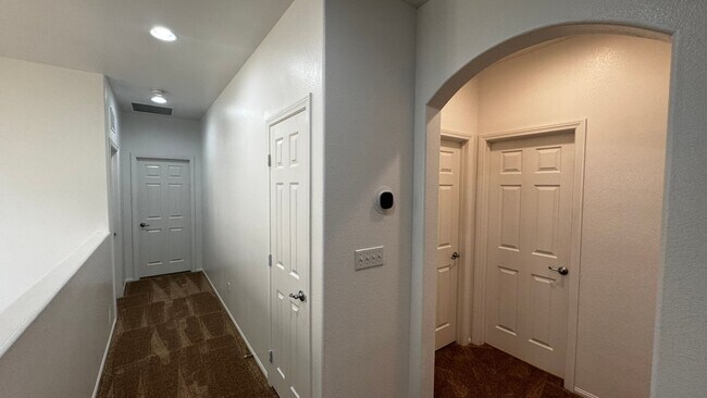 Building Photo - NW 3 BDRM Plus Loft