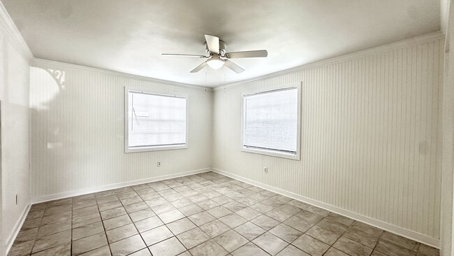 Building Photo - 1/2 Block  to the Beach & Main Beach Park!
