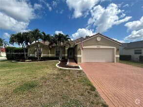 Building Photo - 9721 SW 15th Dr