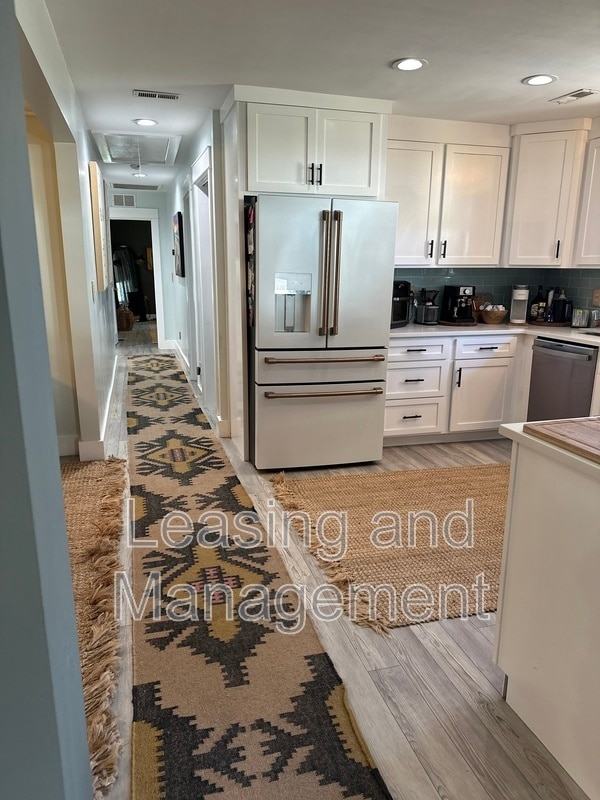 Building Photo - 823 Jordan St