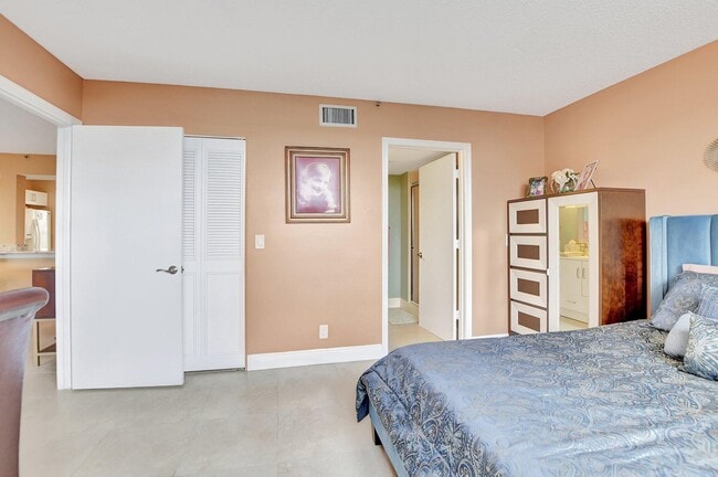 Building Photo - 14527 Bonaire Dr